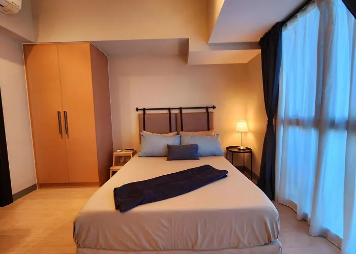 Spacious Cozy Unit Steps Away From Major Malls With Parking And Washer Dryer For Family, Long And Wfh Apartment Manila