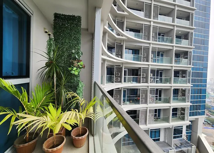 Apartment Spacious Cozy Unit Steps Away From Major Malls With Parking And Washer Dryer For Family, Long And Wfh *