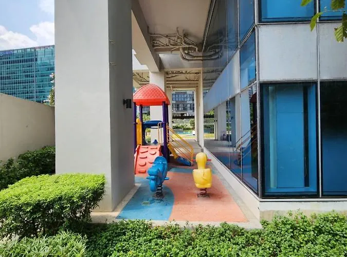 Spacious Cozy Unit Steps Away From Major Malls With Parking And Washer Dryer For Family, Long And Wfh Apartment *
